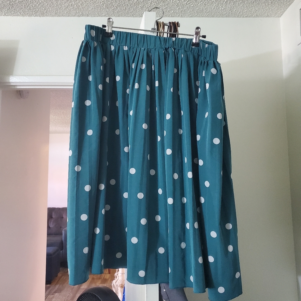 3X greenish blue polka dot skirt